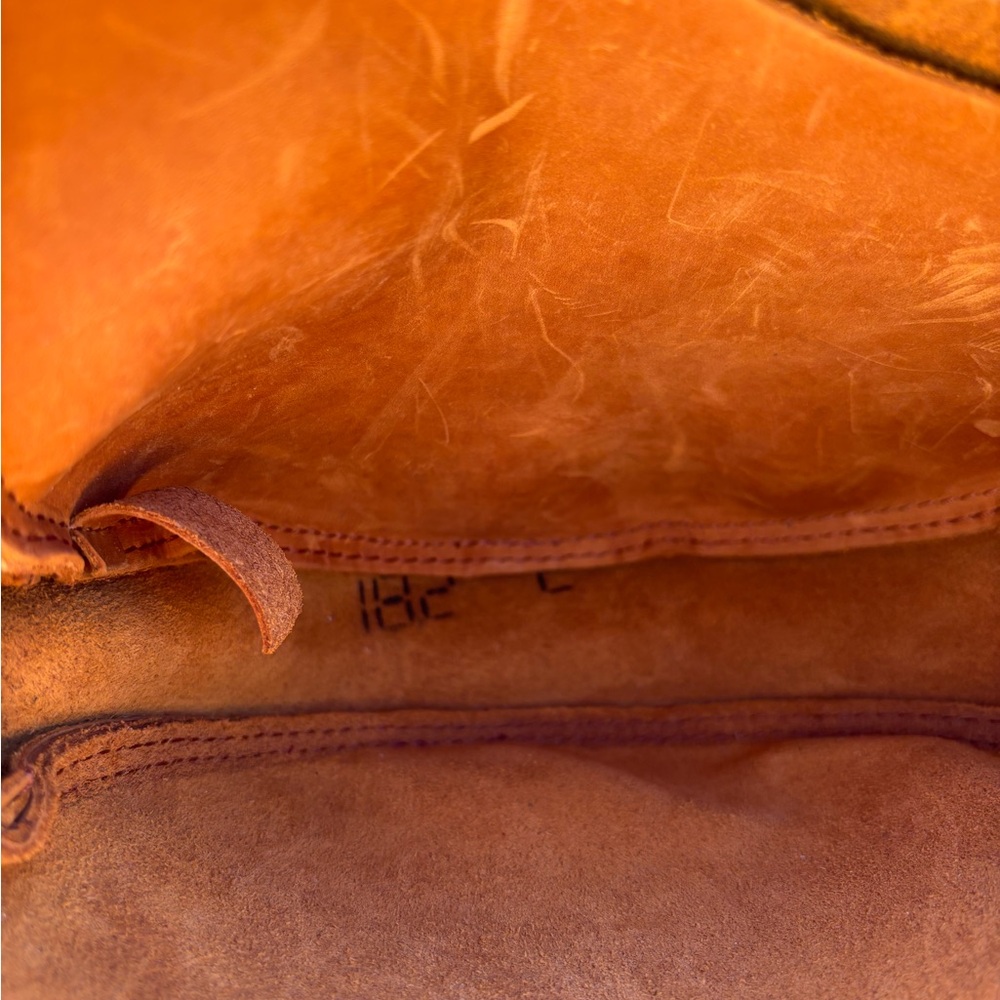 Portland Leather Dakota brushed leather large circle crossbody - Picture 8 of 8